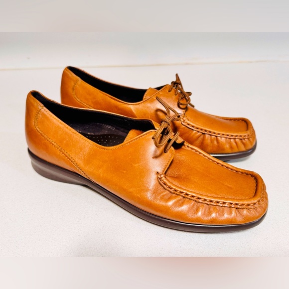 SAS Women’s 9.5 WIDE Lace Up Loafer TAN EUC Made in USA - Picture 1 of 8